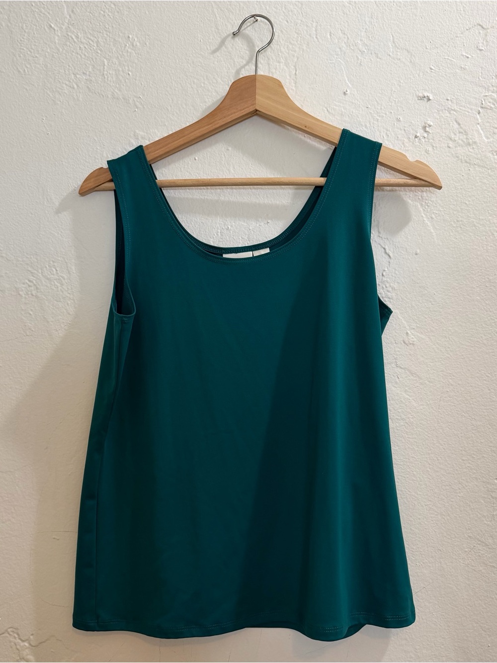 Chico's Travelers Tank Size M Emerald Green Slinky Sleeveless Top